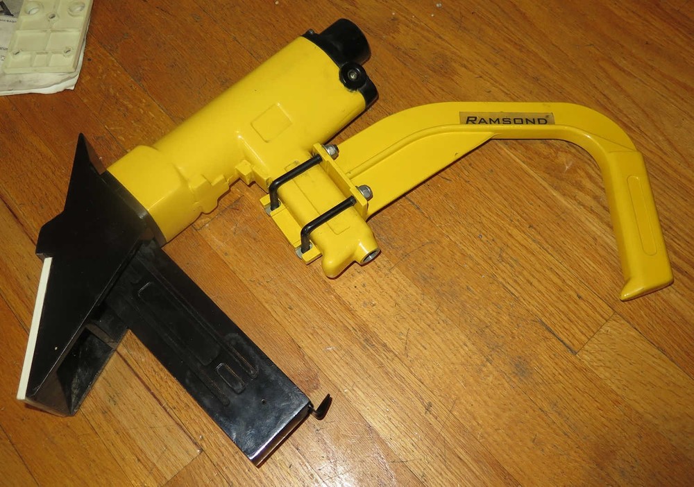 Ramsond Pneumatic Flooring Stapler WF-0051S with Case