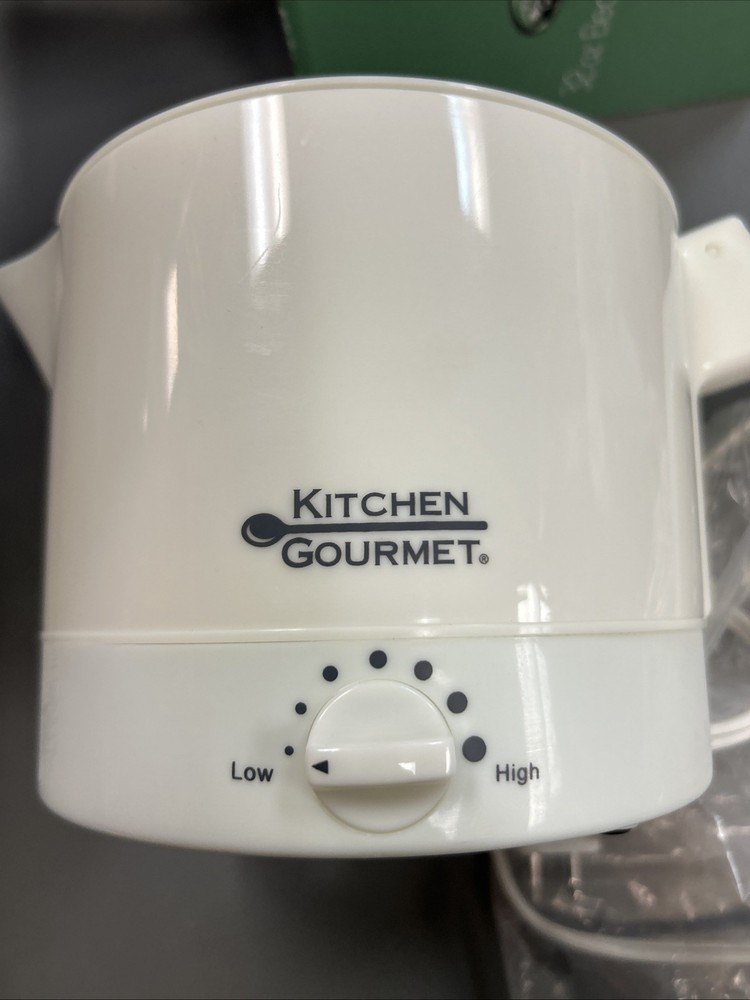 NOS Kitchen Gourmet 32 Oz. Electric Hot Pot White