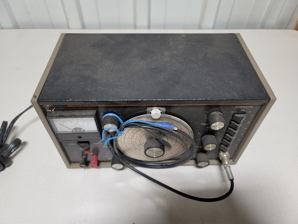 B&K Precision Solid State Model E-200D RF Signal Generator