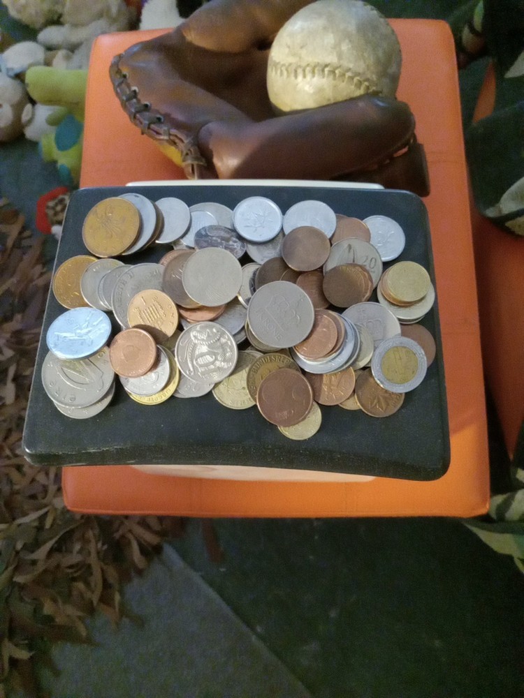 Assorted World Foreign Coins Lot.