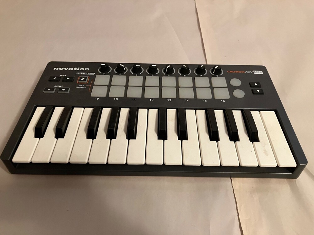 Novation Launchkey Mini Mk1 Midi controller