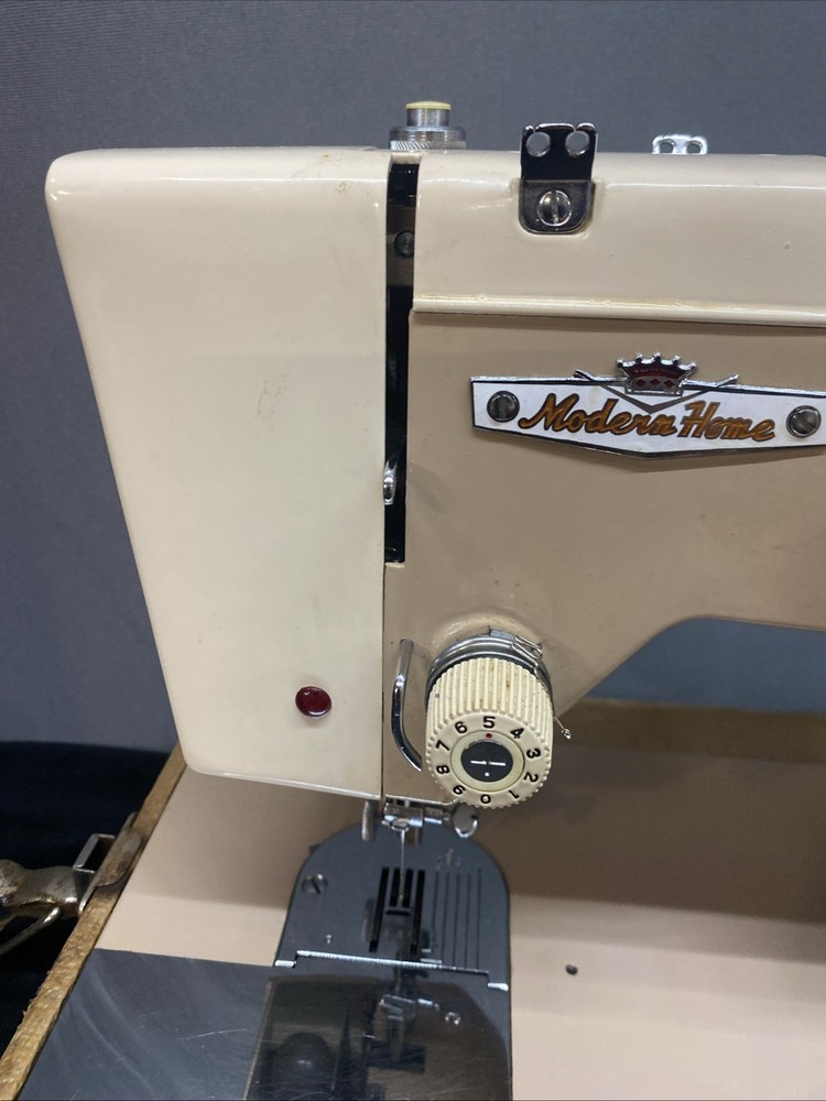 Modern Home Automatic ZigZag Sewing Machine 711-B Works W Case Read Details