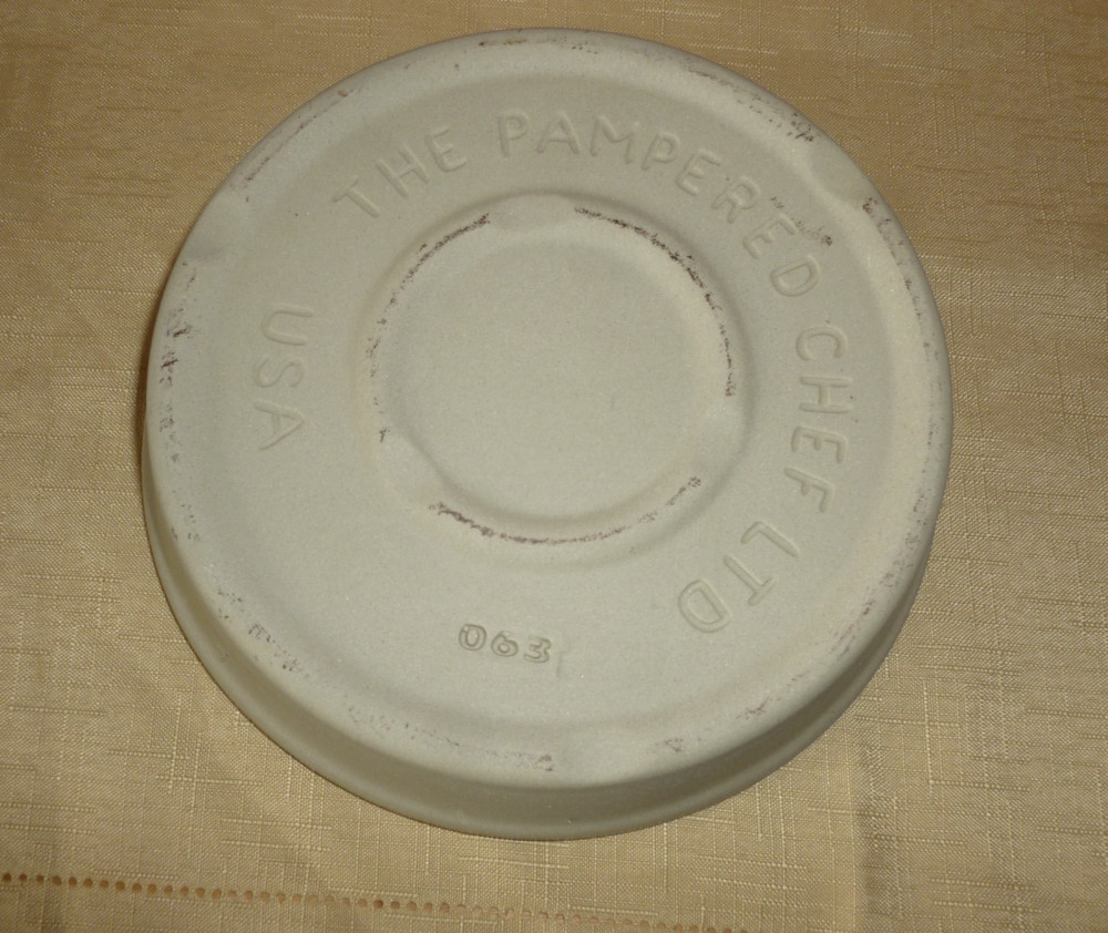 Pampered Chef 8 Inch round Mini Baker Stoneware Baking Stone 2" Deep