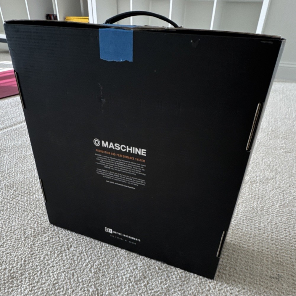 Native Instruments MASCHINE MK3 Sampler & Sequencer 16 Pad Built-in Effects