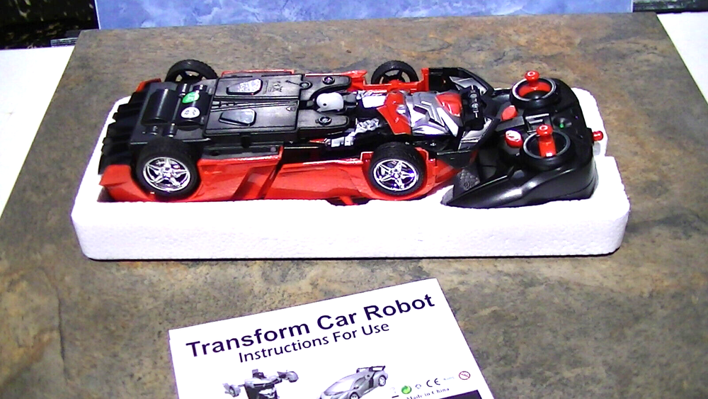 Desuccus RED Remote Control Car, Transform Robot RC , 2.4Ghz 1:18