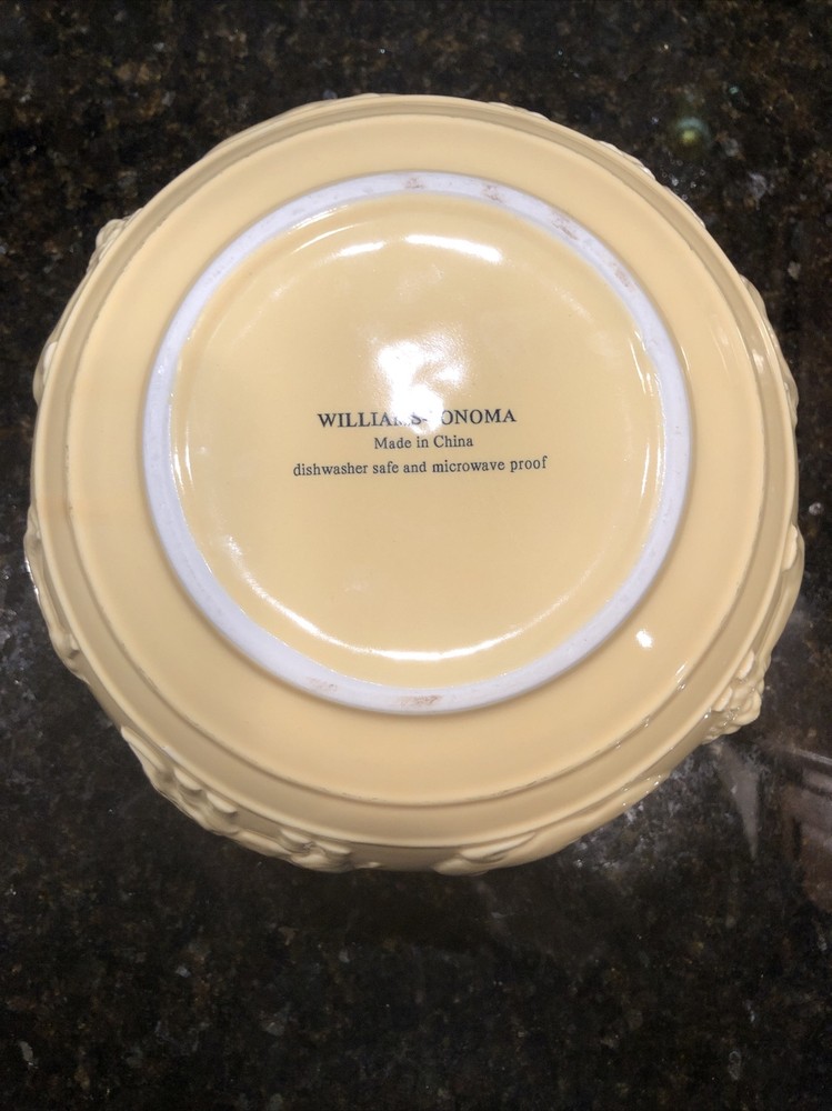 WILLIAMS-SONOMA LIGHT YELLOW LARGE NESTING MIXING BOWL CIRCUS ANIMAL THEME