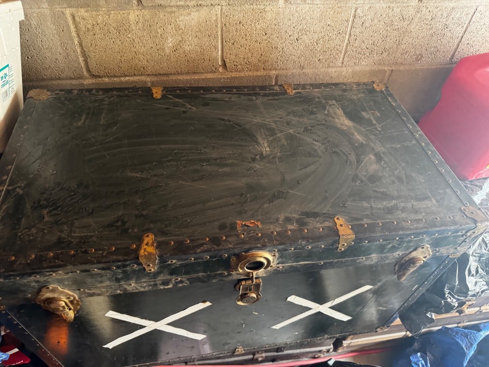 steamer trunks vintage