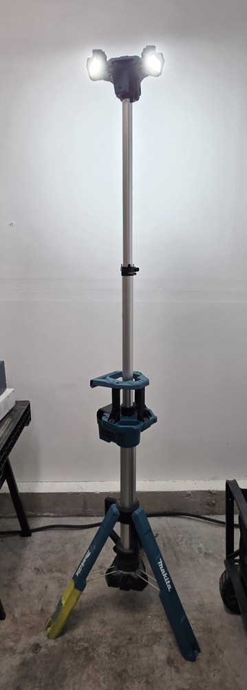 Makita DML814 Cordless LED Worklight Tripod