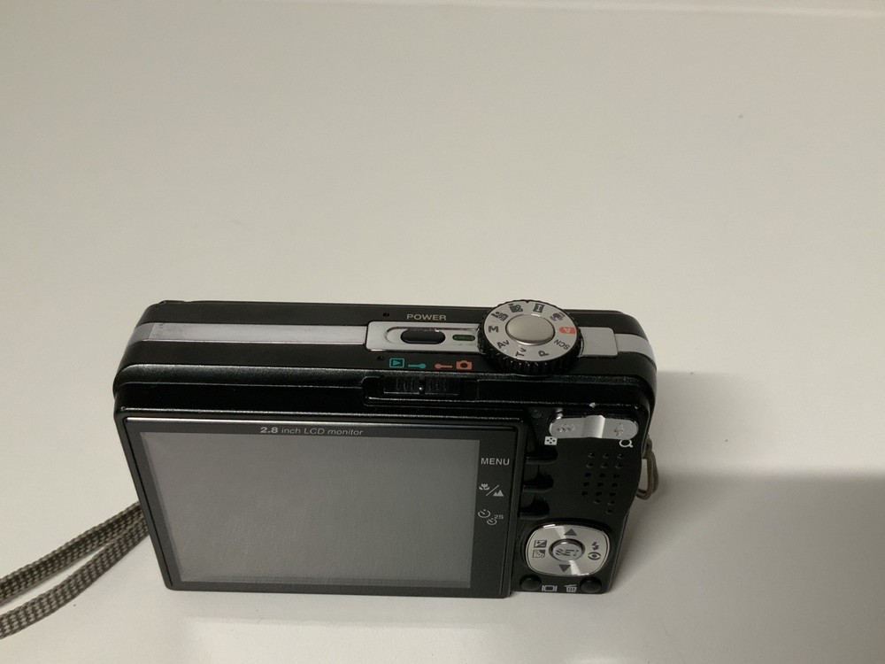 Hitachi HDC-1051E Digital Compact Camera 6x Super Zoom untested read description