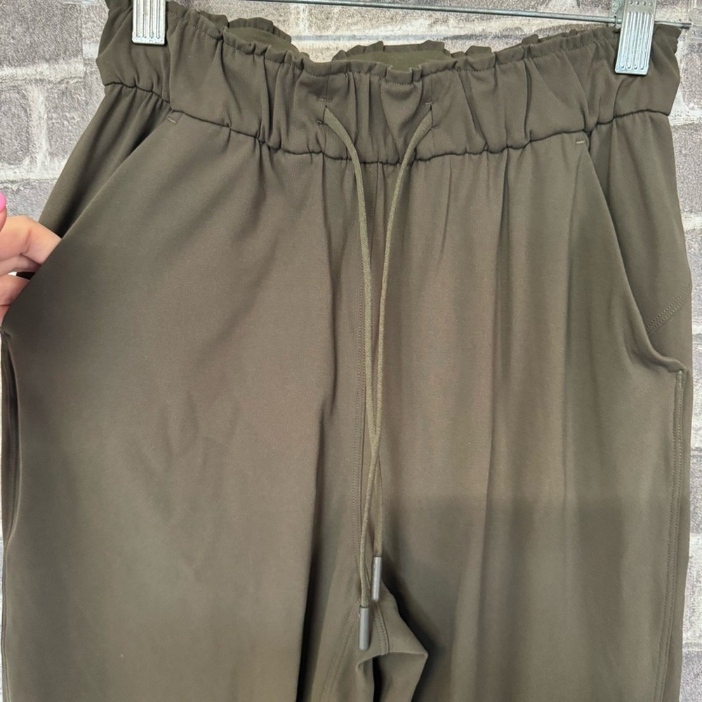 Lululemon Keep Moving Jogger pants olive green drawstring pockets SIZE 2