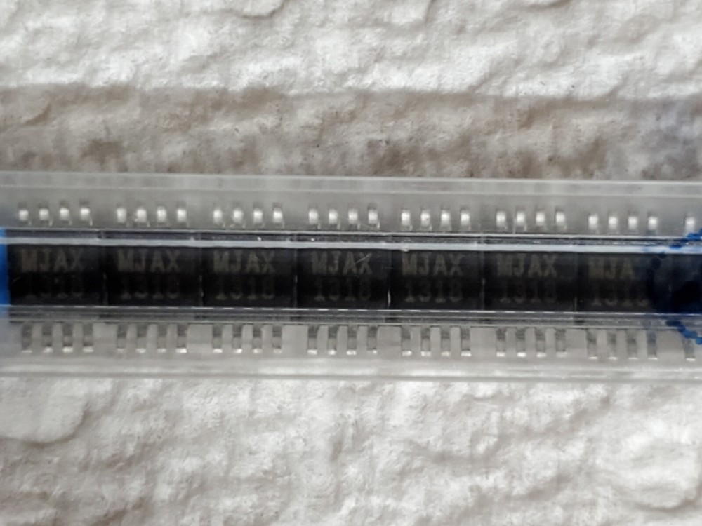 Maxim MAX1797EUA+ IC - Switch Voltage Regulator