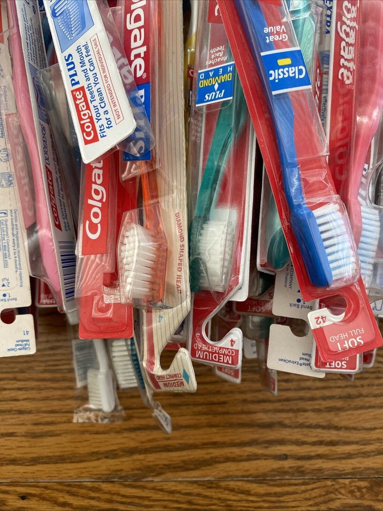 12 Pack Colgate Assorted Toothbrush’s