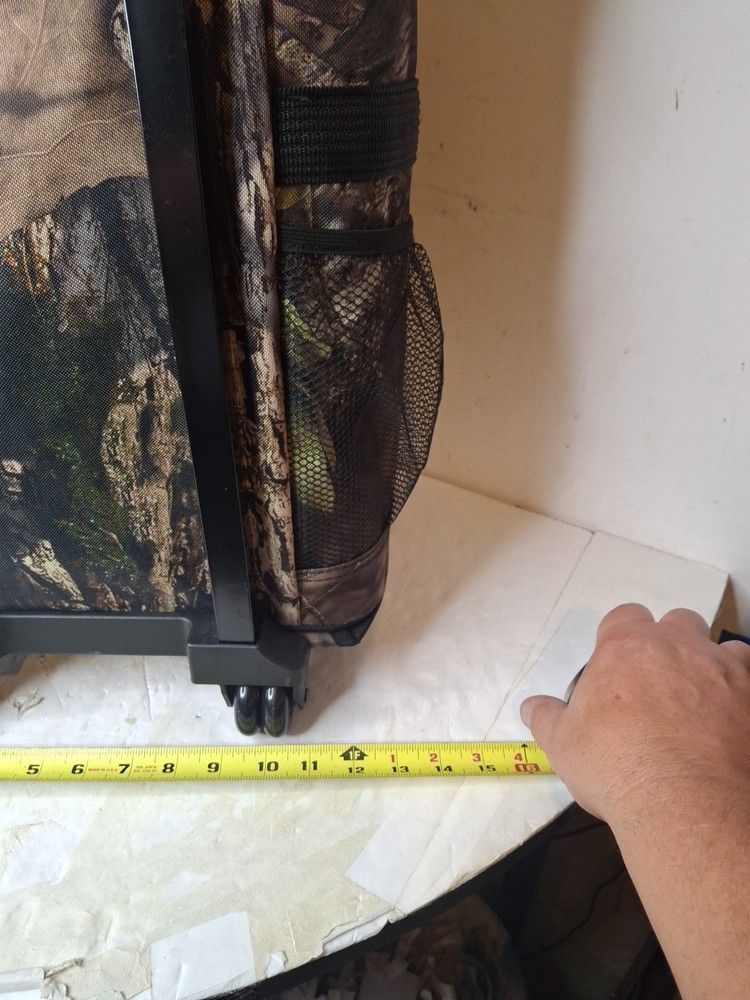 Mossy Oak Insulated Camo Rolling Cooler With Pull Handle Holds 30 Cans New