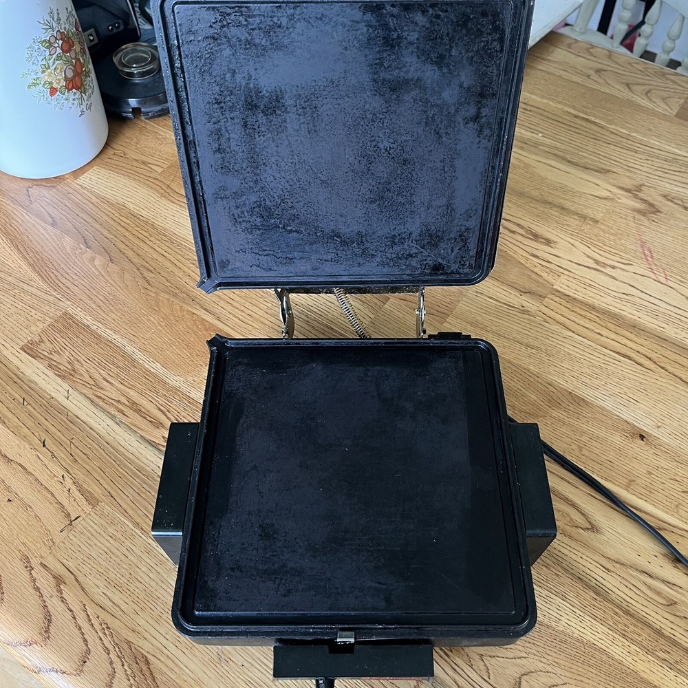 Toastmaster FastBake Chrome Waffle Maker Iron/Sandwich Griddle Grill