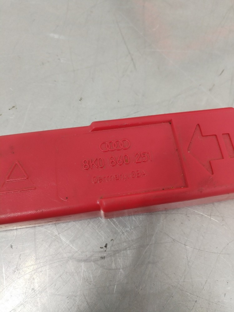 AUDI A3 A4 EMERGENCY HAZARD WARNING TRIANGLE 8K0860251
