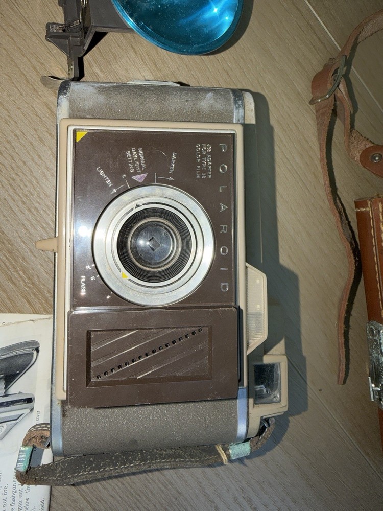 Vintage Polaroid Land Camera w/ Case & 250 Flash Untested