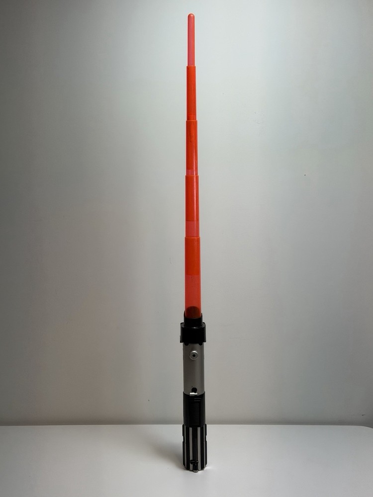 Star Wars Hasbro 2006 Darth Vader Red Force Action Spring-Activated Lightsaber