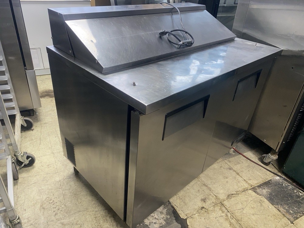 True 2 Dr., 4’ Sandwich Prep Table, Runs Great!