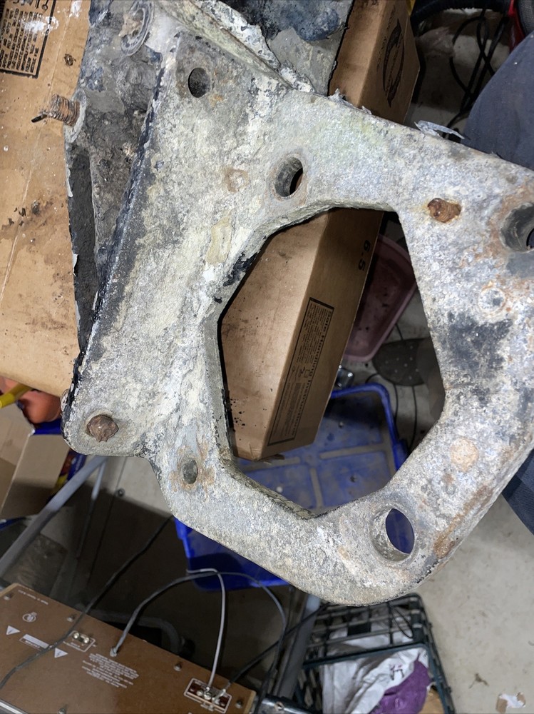 PETERBILT 379 BRACKET-FRONT SPRING DRIVE 02-02516R