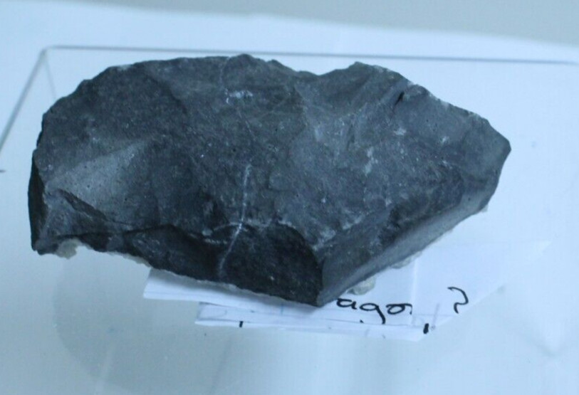 ARAGONITE ON GREY MATRIX