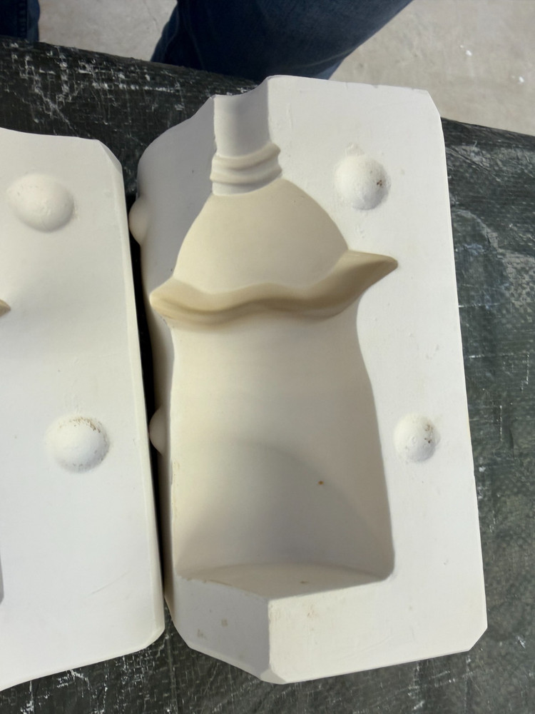 VINTAGE BOOTHE CERAMIC MOLD #813 FLUTED BASE PUMPER