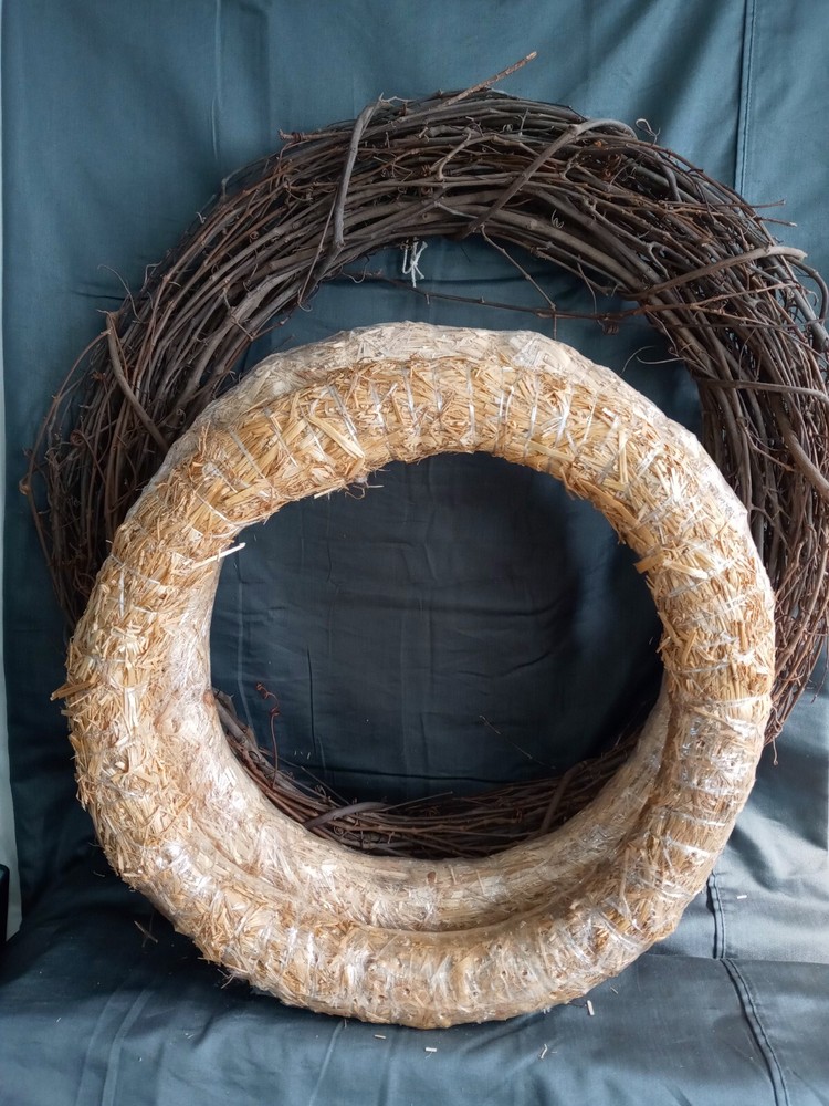 lot 6 Wreath Forms Grapevine 24",10" Straw 19",18" Willow 6" Twig 18"