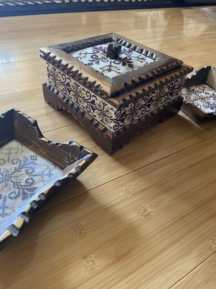 Hand Embroidered table centerpiece And 2 Ashtrays Read Description Below