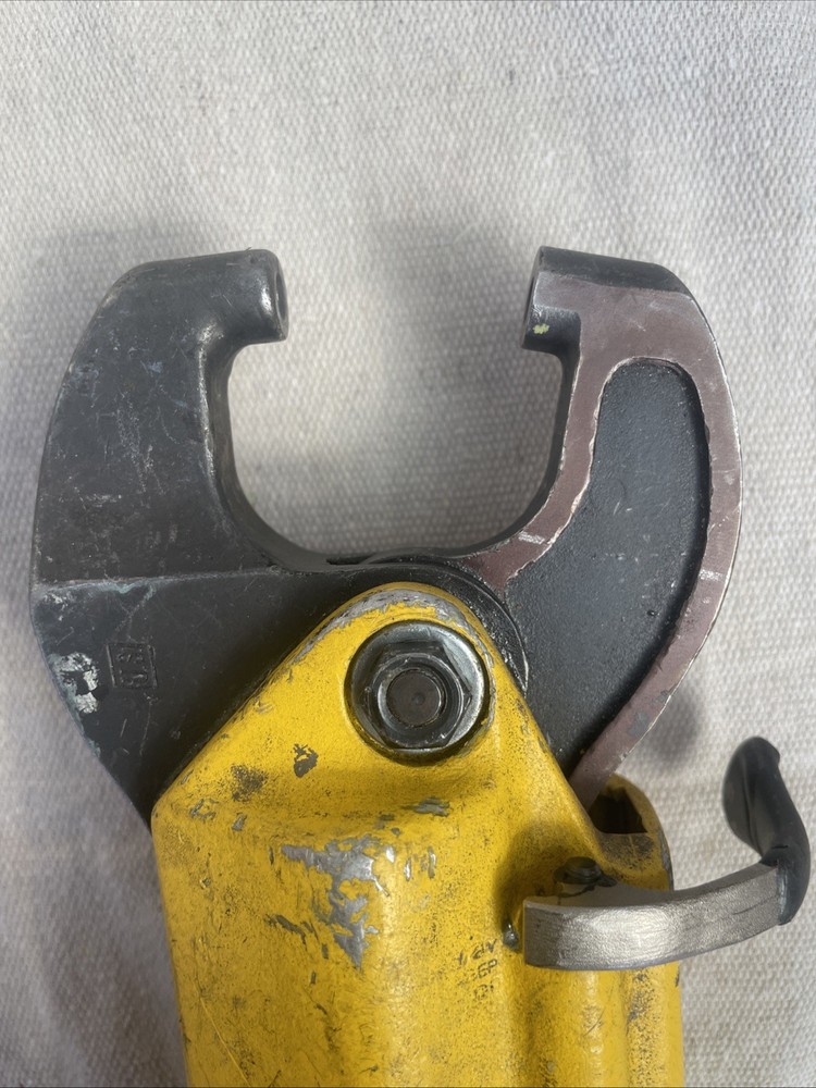 U.S Industrial Pneumatic Tandem Rivet squeezer