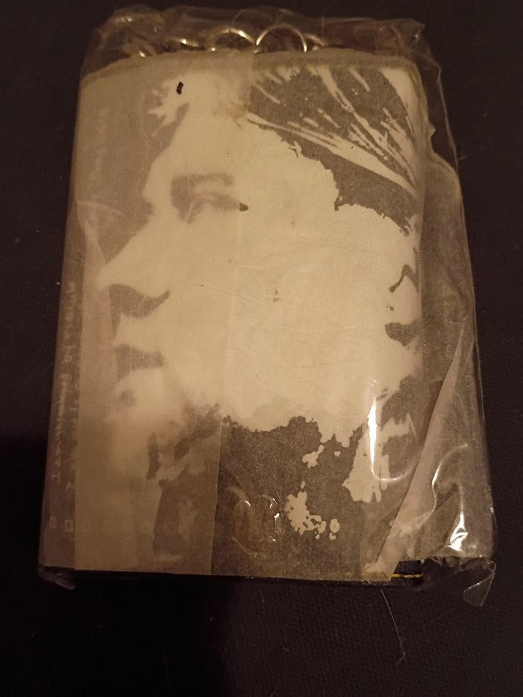NEW KURT COBAIN WALLET WITH CHAIN NIRVANA by NECA