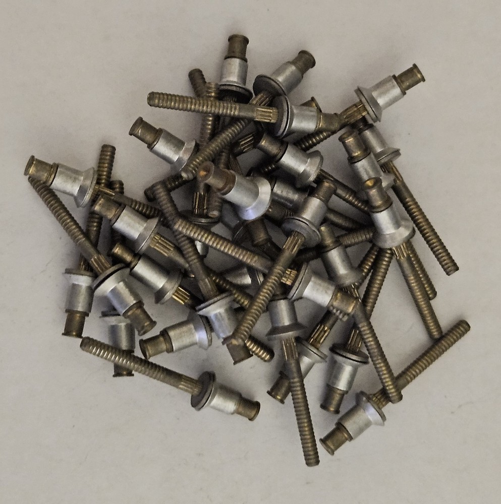 CR3242-6-02 CSK CHERRYMAX Rivet 1/64" Oversize  32 Ea.