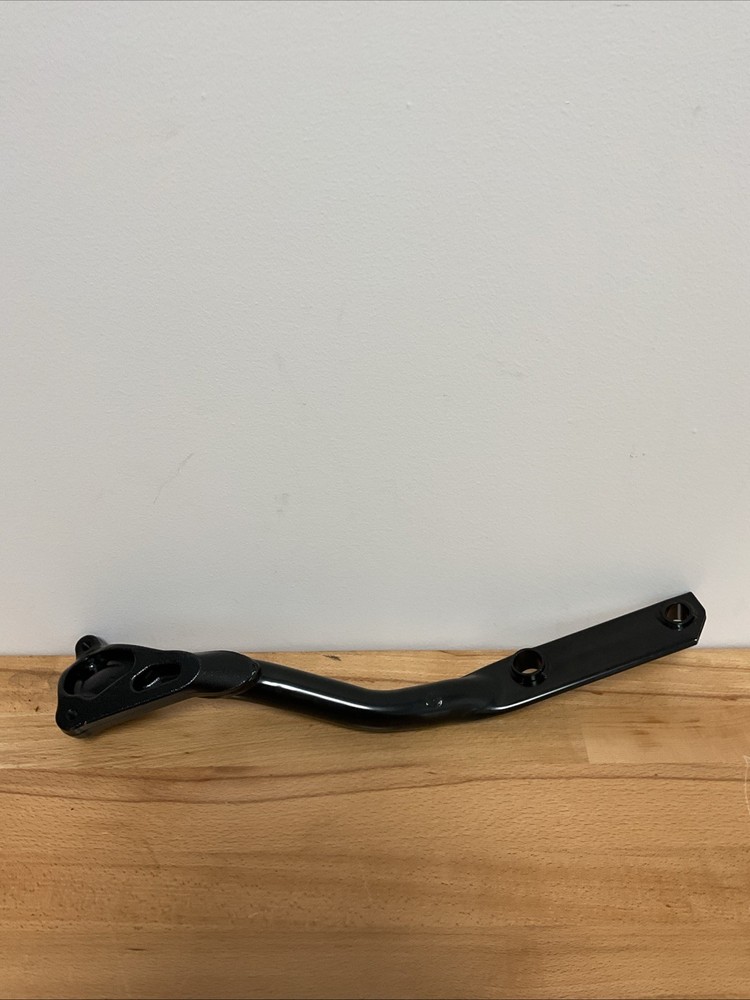 Honda BRACKET, MUFFLER (18455-MFR-670)