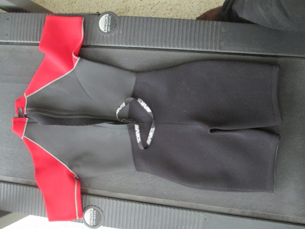 Bare Junior size 16 shortie wetsuit