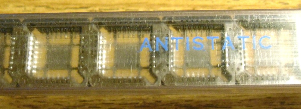 28 Pin PLCC Socket - Surface Solder Mount - NEW - Methode 213-028-602