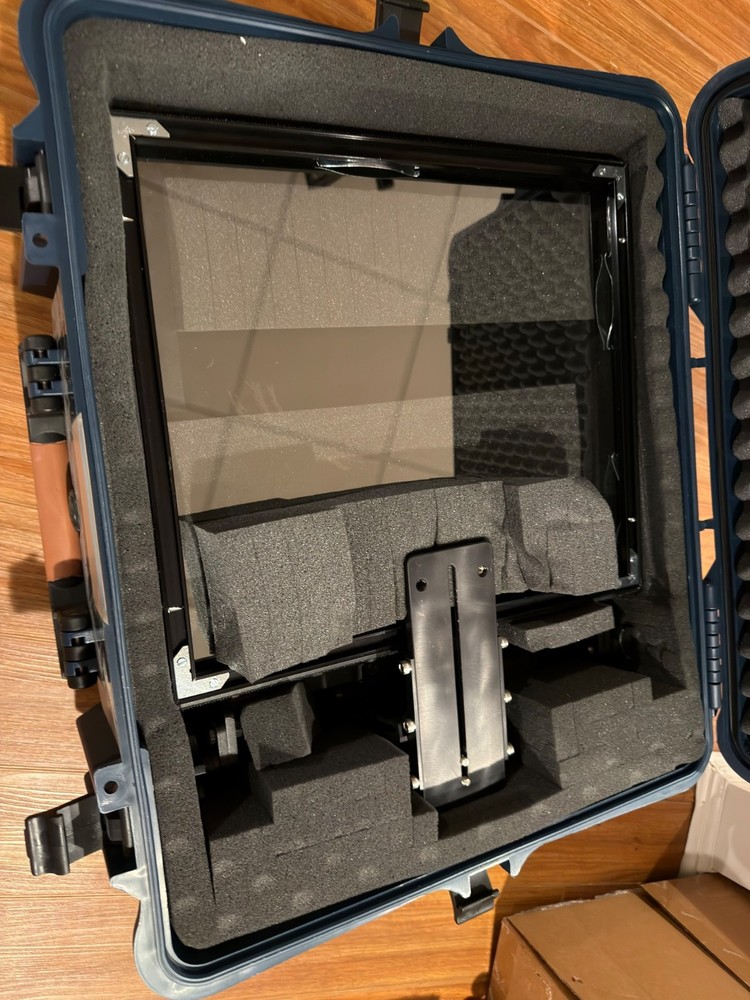Telmax T2 17" Teleprompter w/ rolling hard case