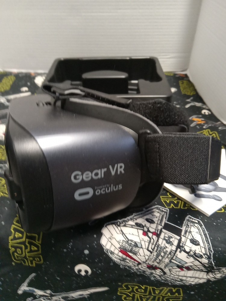 Samsung Gear VR with Controller Powered by Oculus with Original Box SM-R324