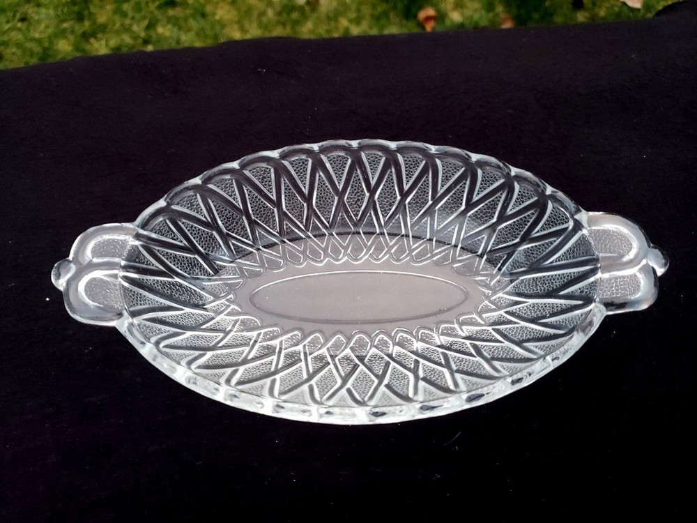 Crystal Pretzel 8½" Pickle 2 Handle