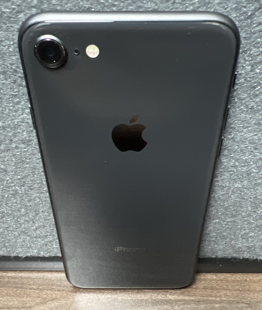 iPhone 8 - 64 GB - Space Gray (Unlocked)
