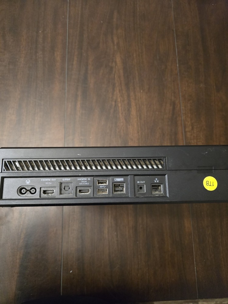 Microsoft Xbox One 1540 500GB Console Bundle w/ 6 Games + 1 Controller - TESTED!