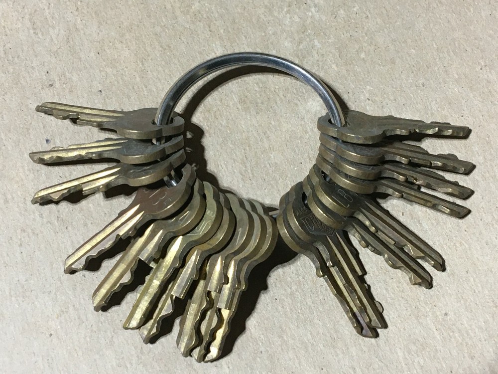 LANCE ORIGINAL VINTAGE LANCE SNACKS 8-9-10 COLUMN VENDING MACHINE KEYS ~ CHOOSE