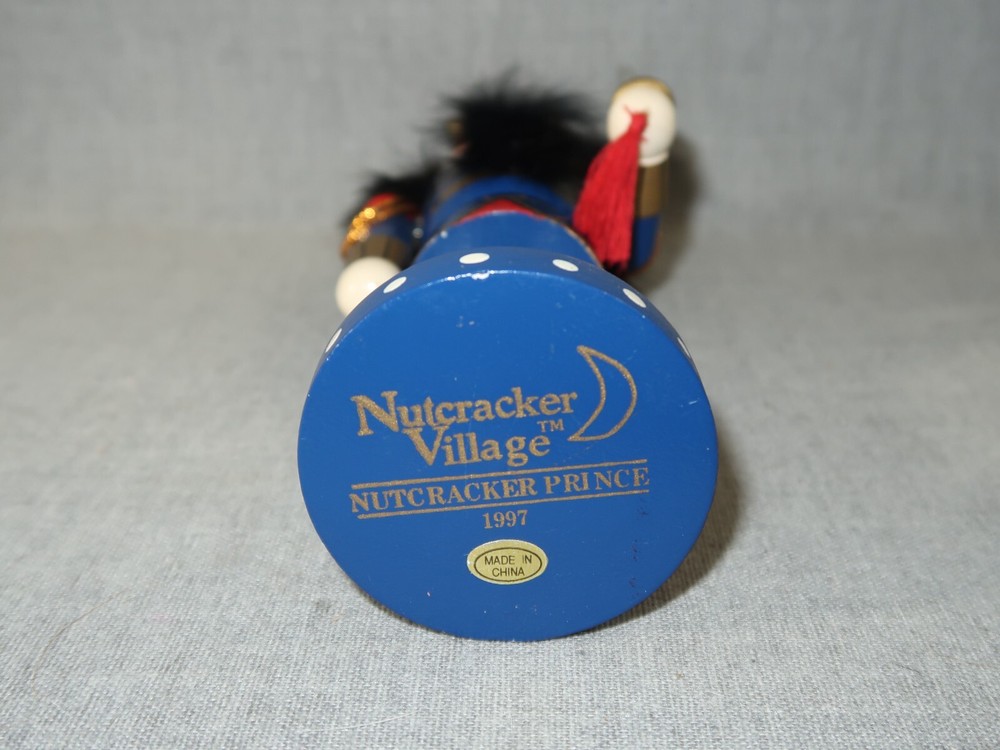 1997 Nutcracker Village NUTCRACKER PRINCE Statue 9.25"
