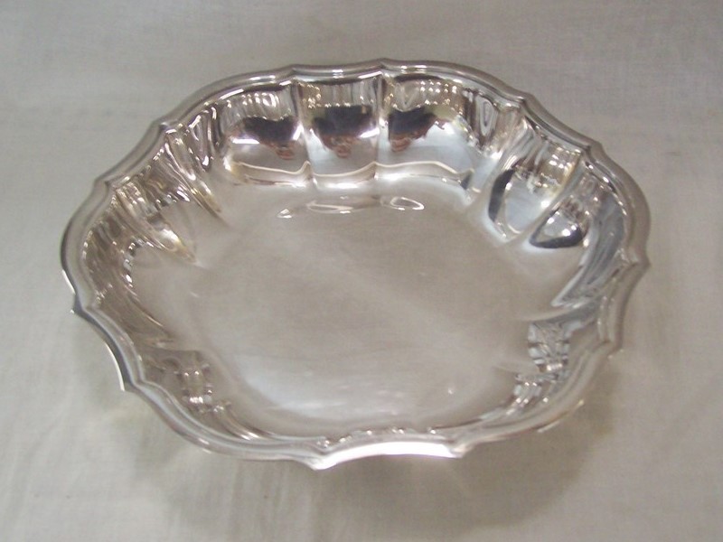 SILVERPLATE SILVER PLATE SCALLOPED BOWL 8.25" diameter Oneida