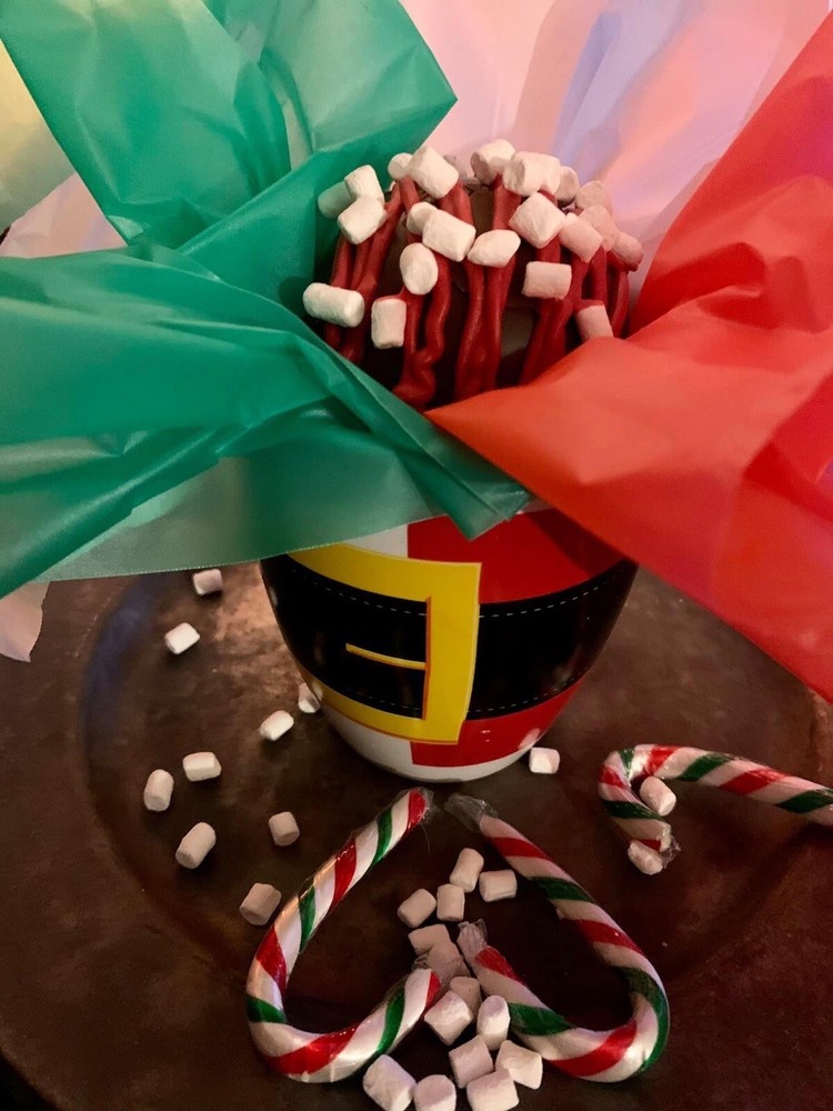 Hot cocoa bomb mug gift set