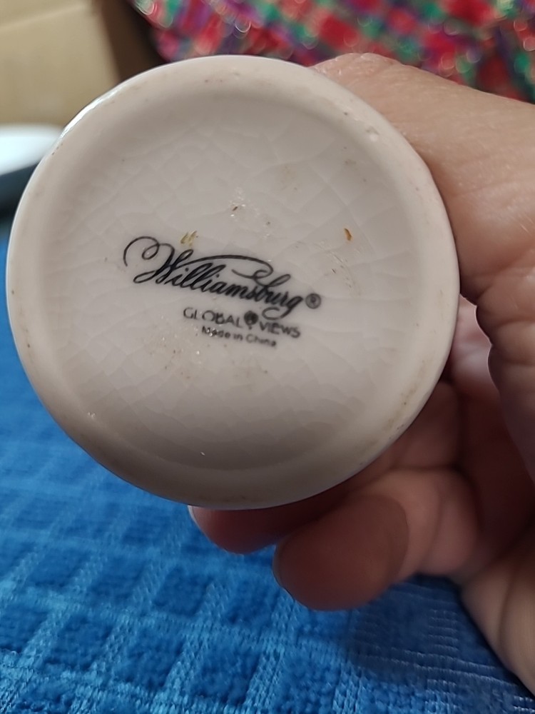 VTG. WILLIAMSBURG SMALL VASE