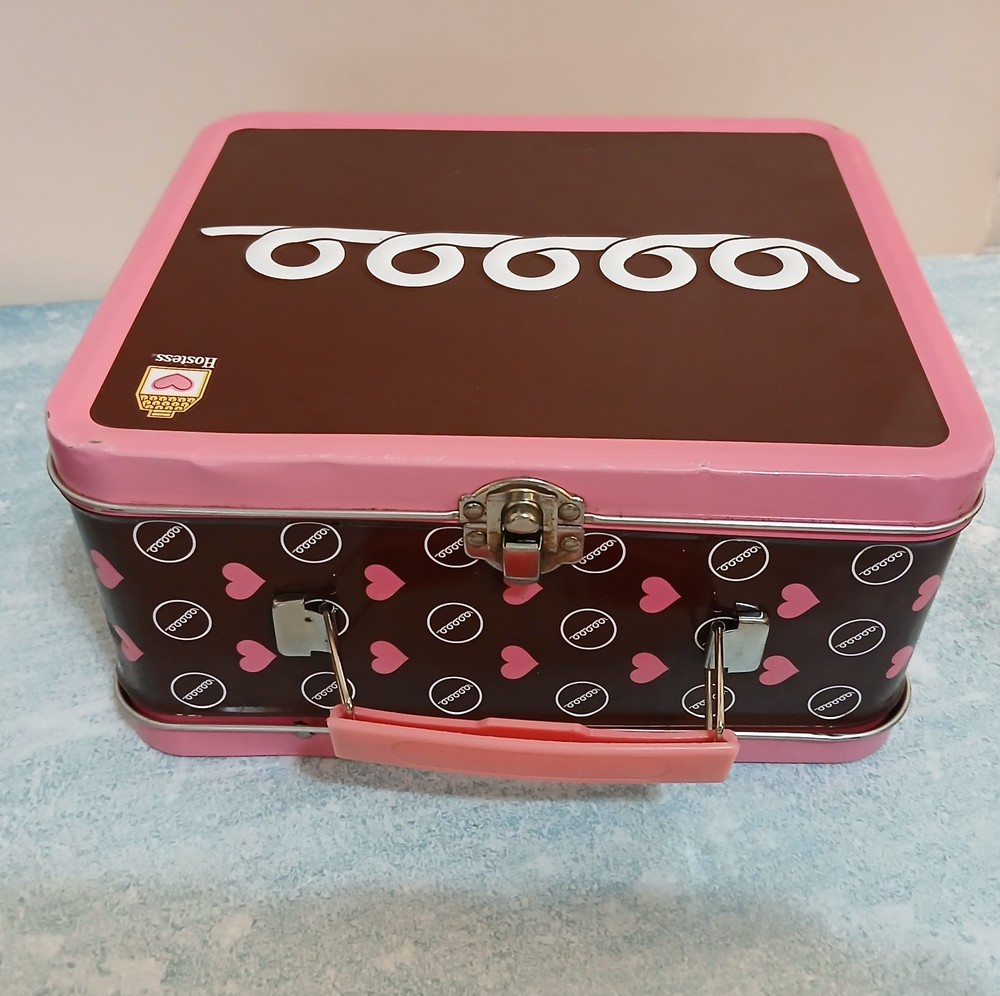 2007 Metal Hostess Cupcake Lunchbox from Loungefly-READ