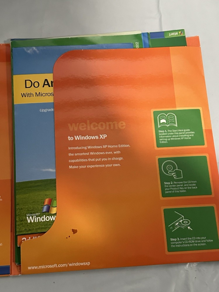 Microsoft Windows XP Home Edition - Full Version with Service Pack 2 CD-ROM