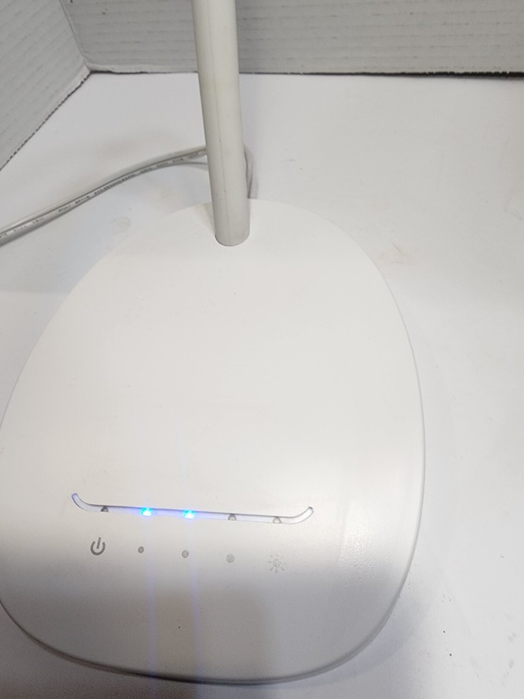 WHITE LED CONNECTOR TABLE DESK LAMP/ ADJUSTABLE / BRIGHT TOUCH SENSITIVE