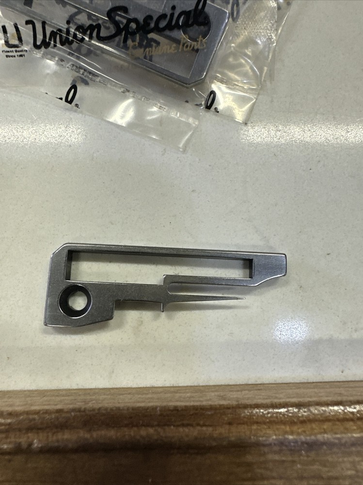Union Special Throat Double Needle 39524BW
