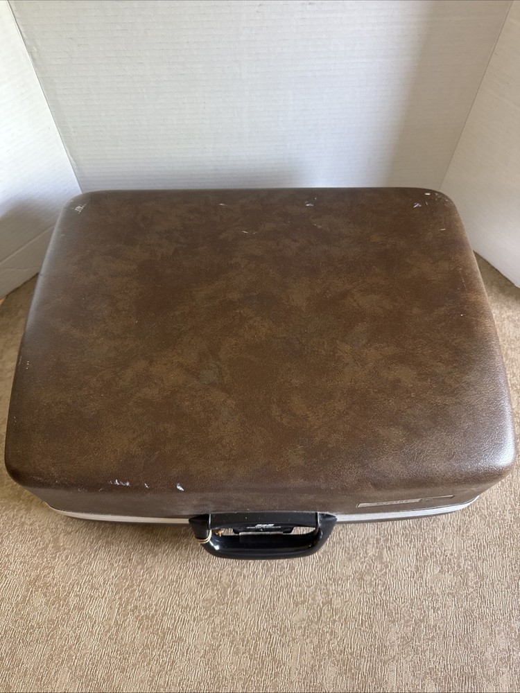 Smith-Corona Electra 220 electric typewriter with case Cursive Type Excellent