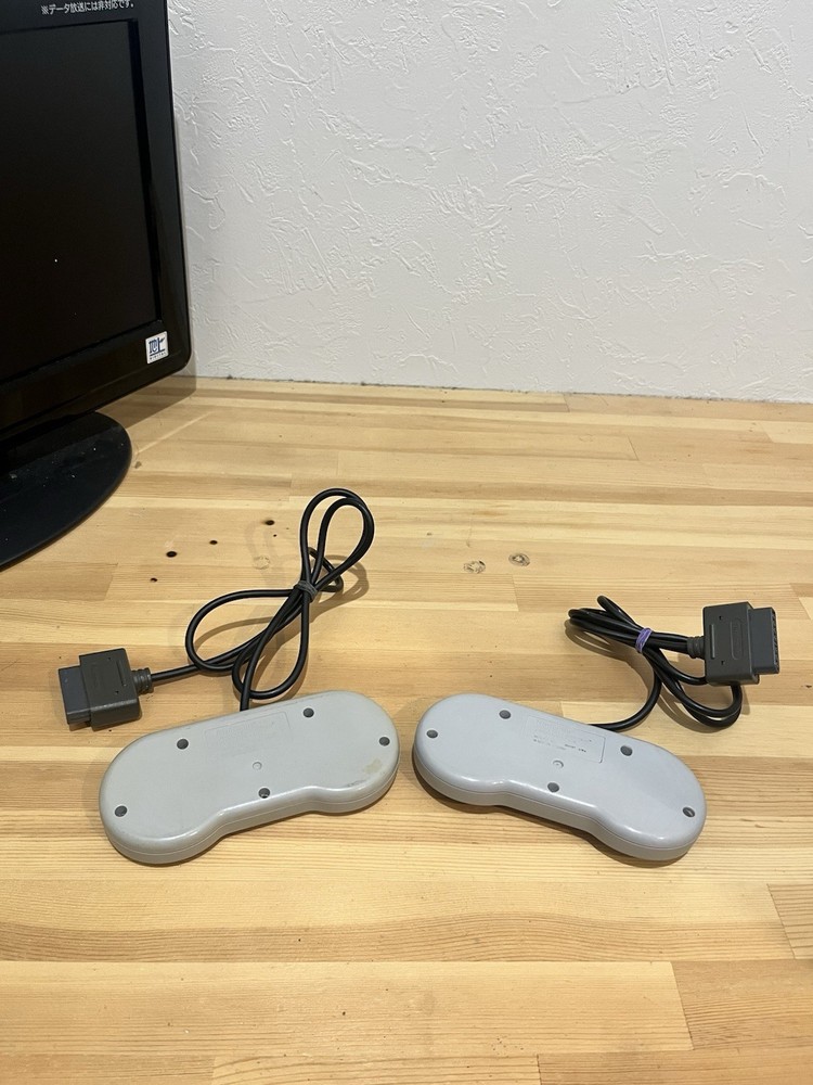 Nintendo Super Famicom Set 2 Controllers Game AC Adapter Tested Working
