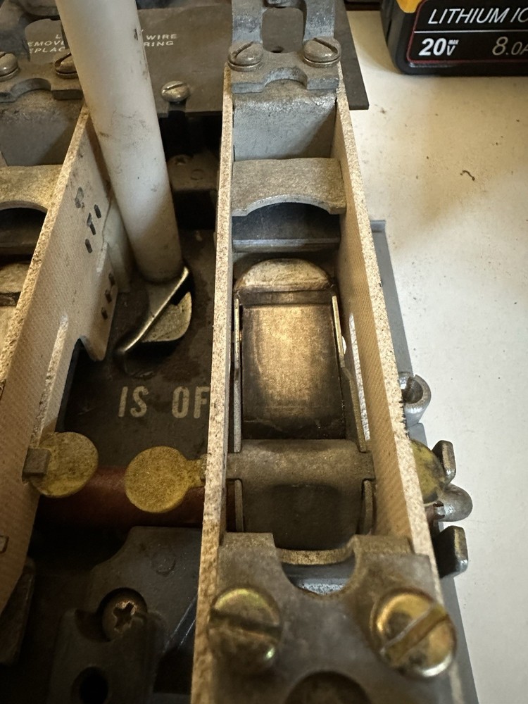THC33 GENERAL ELECTRIC 100 AMP DISCONNECT